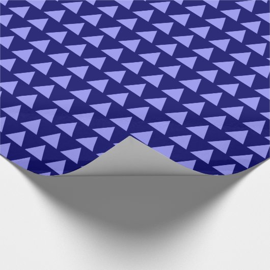 Papier Cadeau Triangles - Pastel Blue sur Deep Navy (Coin)