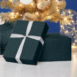Papier Cadeau Turquoise Snowflakes Dark Blue Christmas<br><div class="desc">Présentant notre papier d'enveloppement Vintage de Noël Frost, un mélange parfait d'élégance et de nostalgie pour rendre vos cadeaux de vacances vraiment enchanteurs. L'arrière - plan bleu foncé, profond et riche, ouvre la voie à une ambiance festive, qui rappelle une nuit d'hiver étoilée. Dans ce contexte, des flocons de neige...</div>