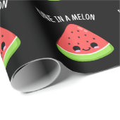 Papier Cadeau Un Dans Un Melon Funny Watermelon Pun Dark BG (Coin rond)