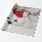 Papier Cadeau Un mignon chien blanc dans un Casquette de Noël ro (Déroulé)