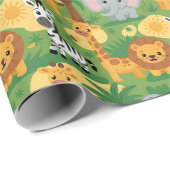 Papier Cadeau Unrolled gift wrap with a playful jungle theme (Coin rond)