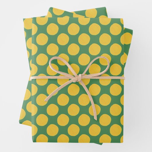 Papier cadeau vert et or à pois (En situation)