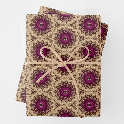 Papier cadeau violet et or. (En situation)