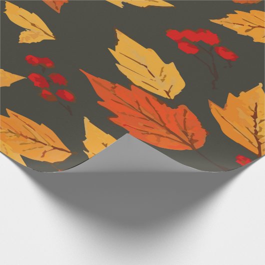 Papier Cadeau Warm Autumn Leaves Pattern on Dark Grey Background (Coin)