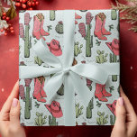 Papier Cadeau Western Howdy Christmas Cowgirl<br><div class="desc">Ce papier d'emballage Western Howdy Christmas Cowgirl amusant et festif présente des illustrations dessinées à la main de bottes de cowgirl de Noël,  de casquettes,  mitaines,  cactus,  baies saintes et étoiles. Le tout contre un élégant arrière - plan bleu.</div>