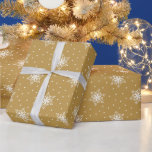 Papier Cadeau White Snowflakes Pois Gold Christmas<br><div class="desc">Enveloppez vos cadeaux de Noël ou de vacances dans ce papier d'emballage à motif de flocon blanc classique,  changez l'arrière - plan de couleur or à vos couleurs préférées pour mélanger et assortir pour une présentation amusante.</div>