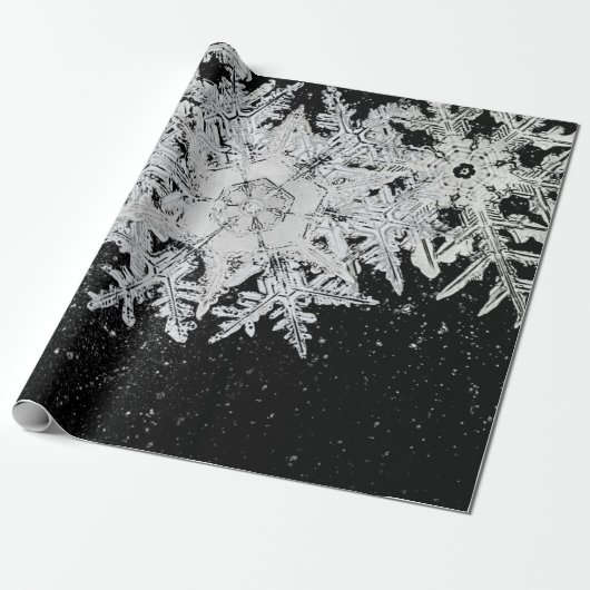 PAPIER CADEAU WILSON BENTLEY SNOWFLAKES ON NIGHT SKY (Déroulé)