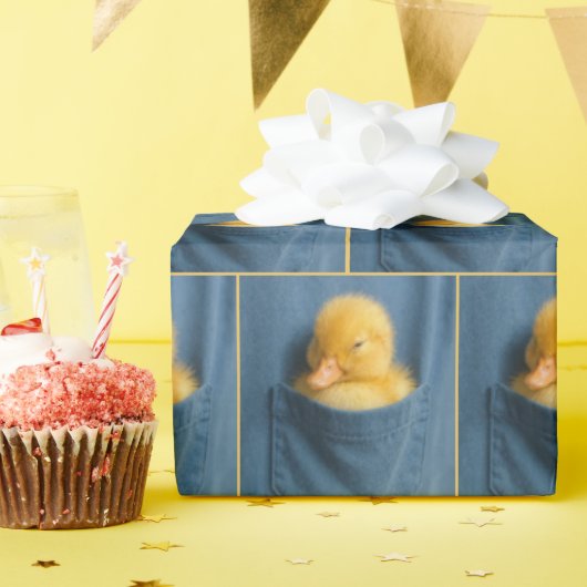 Papier Cadeau Yellow Duckling In a T-shirt Pocket (Fête d'anniversaire)