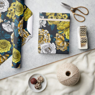 Papier Cadeau Yellow, white and bi-color roses with blue leaves