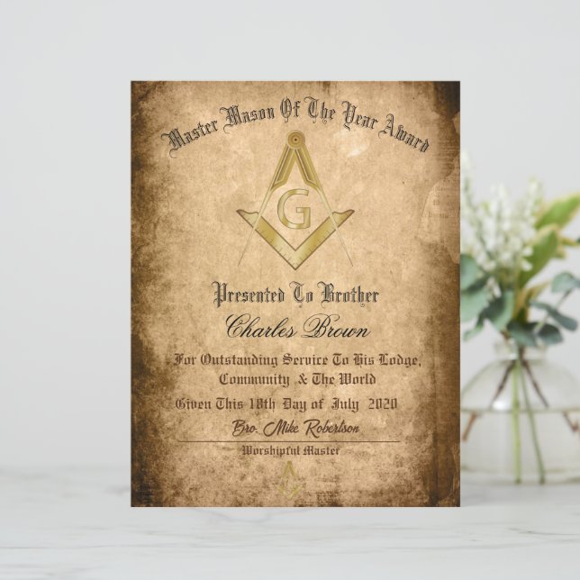 Papier Certificat de Maçon de l'Année  (Debout devant)