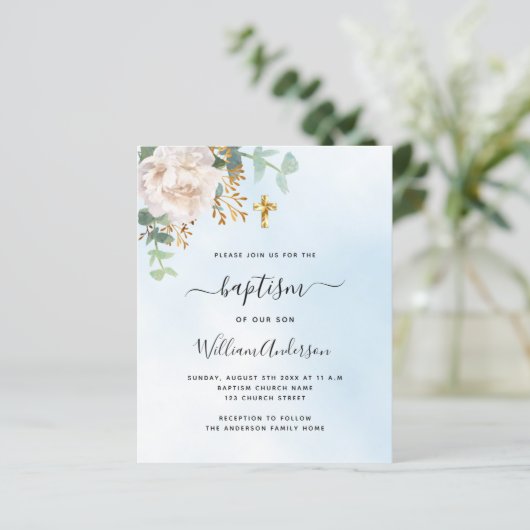 Papier Ciel bleu eucalyptus fleuri garçon baptême invitat (Debout devant)