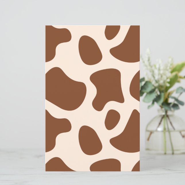 Papier de scrapbook à motif vache rose et marron (Debout devant)