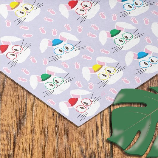 Papier de soie de Pâques aux visages de lapin et e
