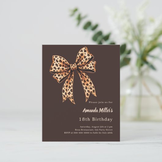 Papier Empreinte de léopard arc-brun invitation d'anniver (Debout devant)