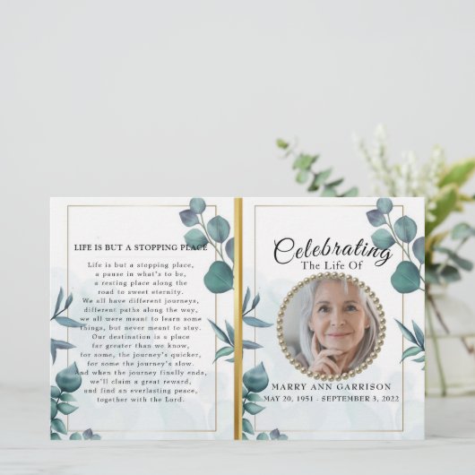 Papier Eucalyptus Elegant Celebration of Life Program (Debout devant)