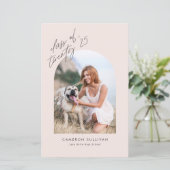 Papier faire-part de graduation de Blush Arch Photo 2025 (Debout devant)