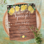 Papier Fête des mariées budgétaire Rustic Squeeze Lemon I<br><div class="desc">Doté de citrons verdoyants et de jolies lampes à cordes sur un arrière - plan rustique en bois,  cette invitation amusante au budget de la douche nuptiale peut être personnalisée avec vos informations spéciales événement. Conçu par Thisisnotme©</div>