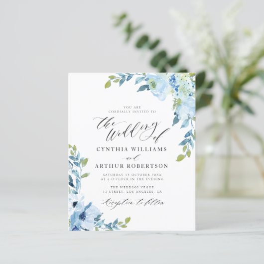 Papier fleurs bleu clair faire-part de mariage (Debout devant)
