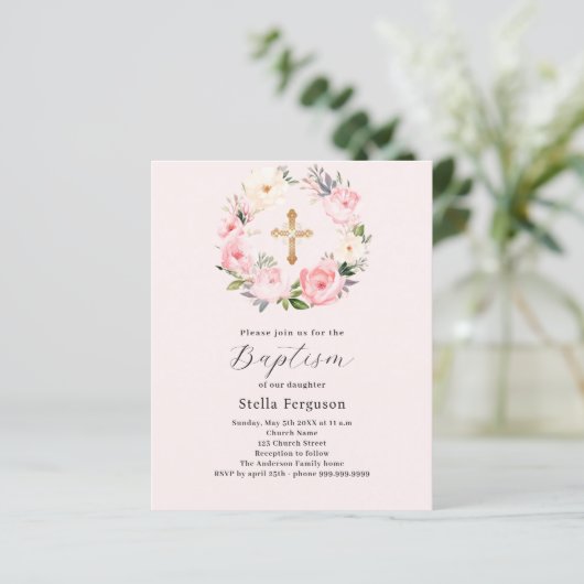 Papier Floraux rose vif couronne croix invitation au bapt (Debout devant)