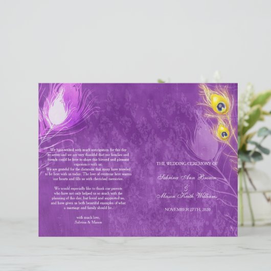Papier Gold Peacock Feathers Purple Wedding Program (Debout devant)