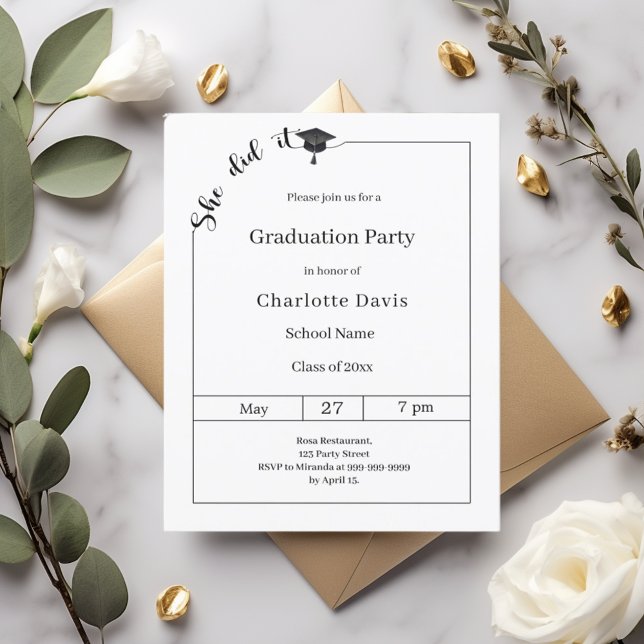 Papier Graduation party black white She did it invitation (Créateur téléchargé)