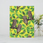 Papier Hiboux dans la forêt sur fond jaune citron (Debout devant)