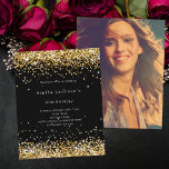 Papier Invitation à l'anniversaire de la photo en or noir<br><div class="desc">Célébrez en style avec notre Elégante Black Gold Confetti Invitations d'anniversaire, conçu pour la femme moderne, chic ou fille ado. Parfaites pour un baptême glamour du 21ème anniversaire (ou tout autre âge) ou toute célébration d'étape, ces invitations préparent le terrain pour un événement inoubliable. Arrière - plan noir sophistiqué :...</div>