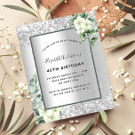 Papier Invitation à l'eucalyptus blanc blanc argenté<br><div class="desc">Faux arrière - plan de couleur argent décoré de fleurs blanches,  de fleurs,  de verdure d'eucalyptus et de parties scintillant faux argent,  scintille. Personnalisez et ajoutez votre nom et les détails de votre fête. Lettres noires.</div>