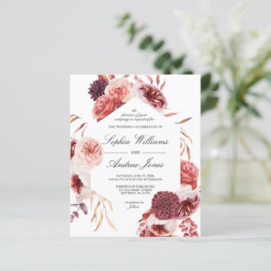 Papier Invitation de mariage Rose Marsala Bohème de luxe  (Debout devant)