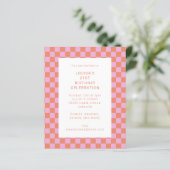 Papier Invitation géométrique Pink Orange Checkerboard (Debout devant)
