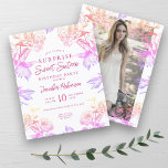 Papier Invitation SURPRISE Fleurs Arc-en-ciel Budget pour<br><div class="desc">Modèle d'invitation élégant pour une fête d'anniversaire Sweet Sixteen avec motif floral arc-en-ciel,  photo personnalisée et typographie moderne.</div>
