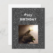 Papier Joyeux anniversaire. Tuxedo chat avec un rose. (Devant / Derrière)