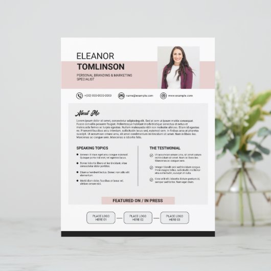 Papier Media Press Kit Template (Debout devant)