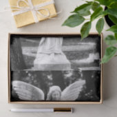 Papier Mousseline Angel tenant des fleurs noir et blanc photo (Cadeau)