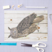 Papier Mousseline Chouette majestueuse sur planches de bois défraîch (Artisanat)