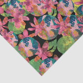 Papier Mousseline Collage de fleurs roses sur Arrière - plan noir (Détail)