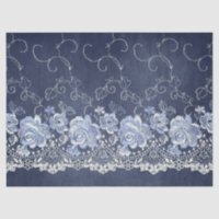 Découpage de la dentelle bleue et blanche de la ma