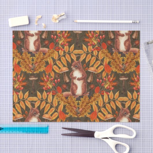 Papier Mousseline Écureuil d'automne sur brun foncé (Artisanat)