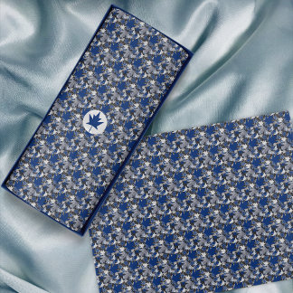 Papier Mousseline Feuilles d'érable bleu sur un Arrière - plan de ch
