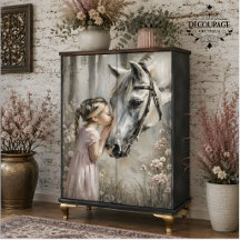 Fille embrassant un cheval blanc en découpage