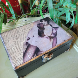 Papier Mousseline Fille Rocking Out 15x20 ou 17x23 Découpage