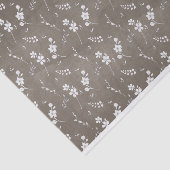 Papier Mousseline fleurs blanches sur un arrière - plan marron (Détail)