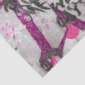 Papier Mousseline Graffiti violet blanc rue urbaine brique mur d'art (Détail)