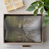 Papier Mousseline Grandes Grange Nue Entourée de Grands Arbres Nus (Cadeau)