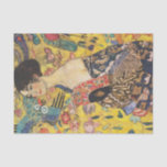 Papier Mousseline Gustav Klimt Lady With Fan Art Nouveau Painting<br><div class="desc">Dame Gustav Klimt avec peintre Art Nouveau Fan Ce demi-portrait d'une belle femme montre un arrière - plan jaune avec des ornements asiatiques, des oiseaux colorés et des fleurs de lotus. La dame porte une robe dans le style d'un kimono imprimé des motifs d'une robe de dragon chinoise. Belle peinture...</div>
