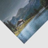 Papier Mousseline Lac en forêt avec maison et ciel (Détail)