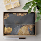 Papier Mousseline Mousse Blanche Reposant Parmi Les Fleurs Jaunes (Cadeau)