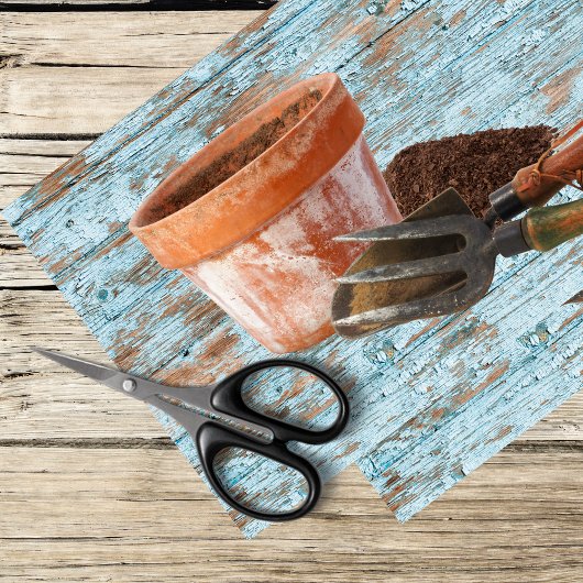 Papier Mousseline outils de jardinage et planche patinée