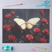 Papier Mousseline Papillon Reposé parmi les Roses rouges vibrantes (Artisanat)