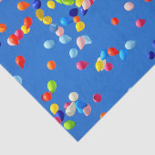 Papier Mousseline Party Balloons Floating in Blue Sky (Détail)